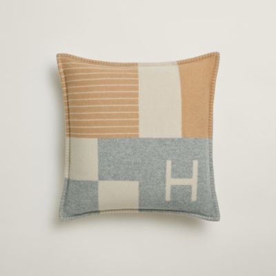 HERMES プレード アヴァロン カモミール ウール カシミヤ プレード 《アヴァロン》 | Hermès - エルメス-公式サイト